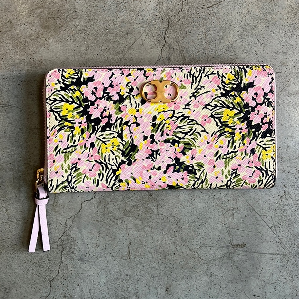 NWT Tory Burch $300 Wallet Gemini Link zip continental flower field